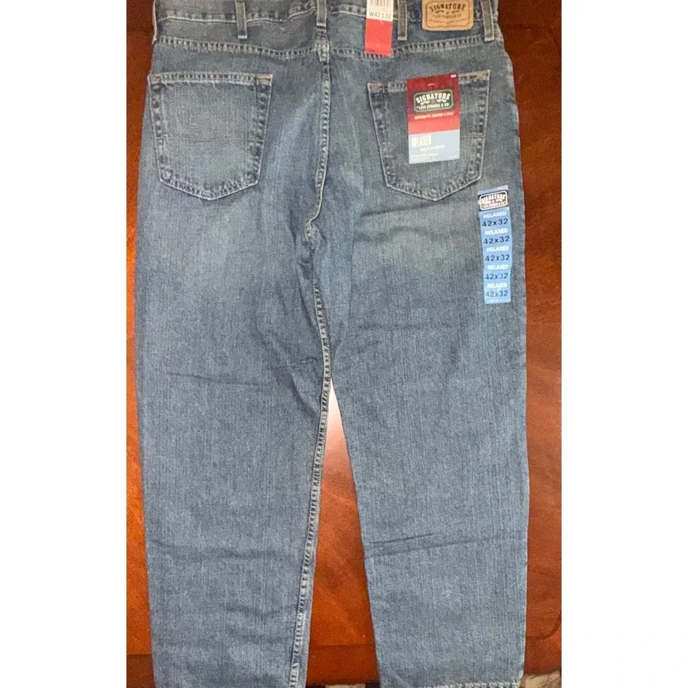 Signature Levi Relaxed Fit Jeans Men 42x32 Blue Med Wash Straight Leg Brand New